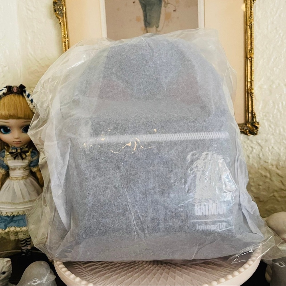 CatWoman Backpack Exclusive LE RARE***FIRM PRICE - Picture 7 of 9